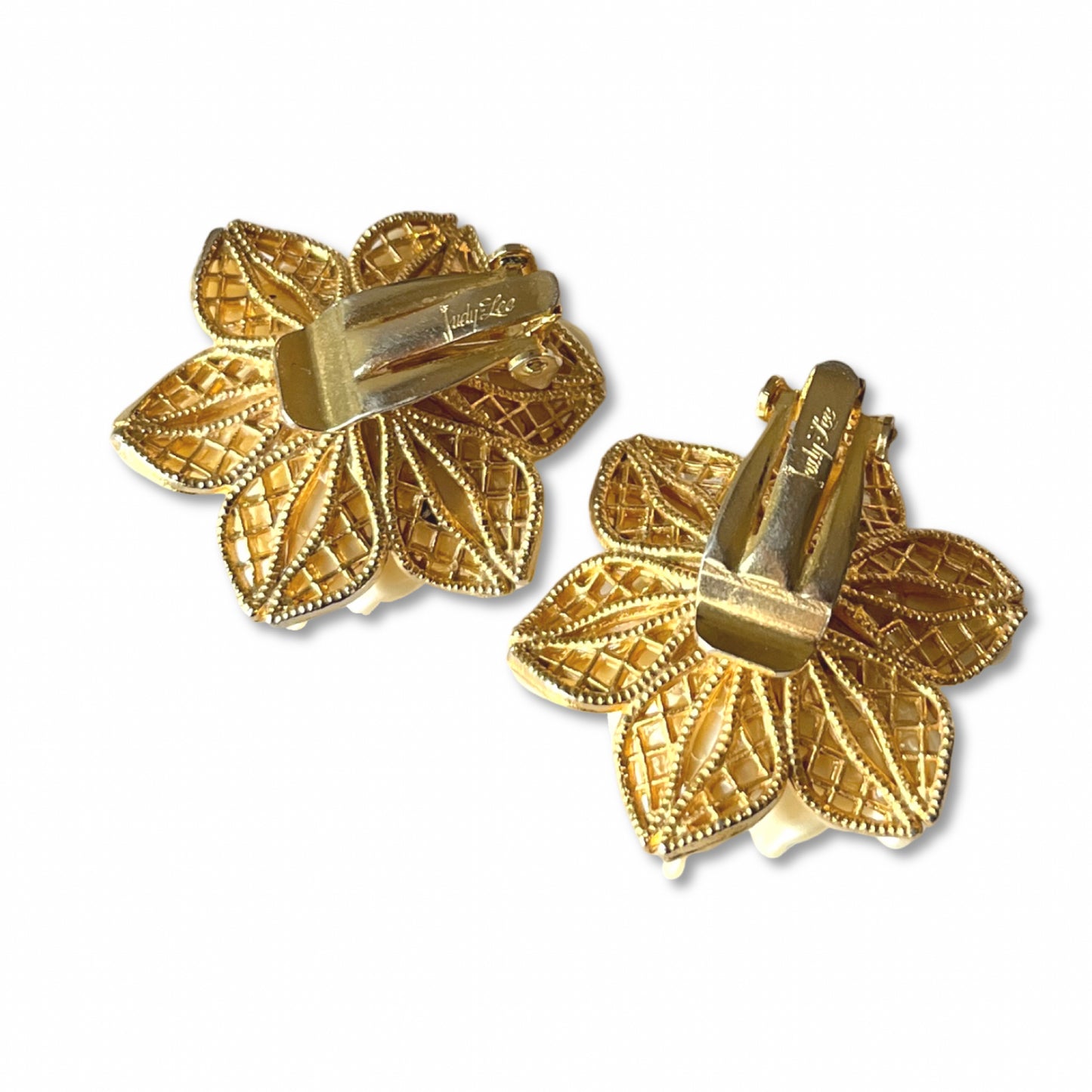 Judy Lee シェル風フィリグリーフラワーのイヤリング VJ-9040