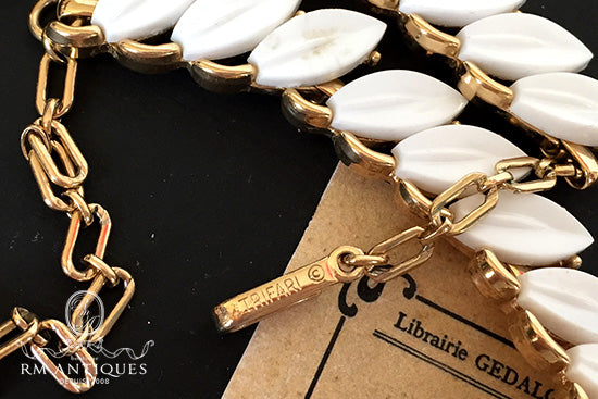 Crown Trifari 白いルーサイトリーフジュエリーパリュール|ヴィンテージネックレス&ブレスレットセット|VJ-3004