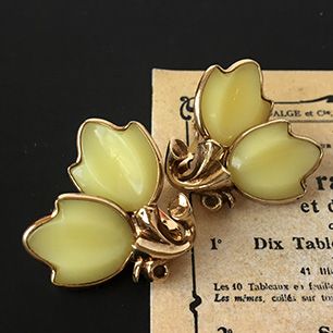 Trifari PAT PEND クリームイエローミルクガラス Alfred Philippe トリファリ