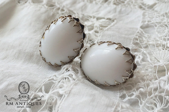 Miriam Haskell Milk Glass Oval Earrings – 1950s Vintage Jewelry | VJ-3422