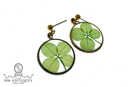 Unsigned Beauty 幸運の四つ葉のクローバーのピアス