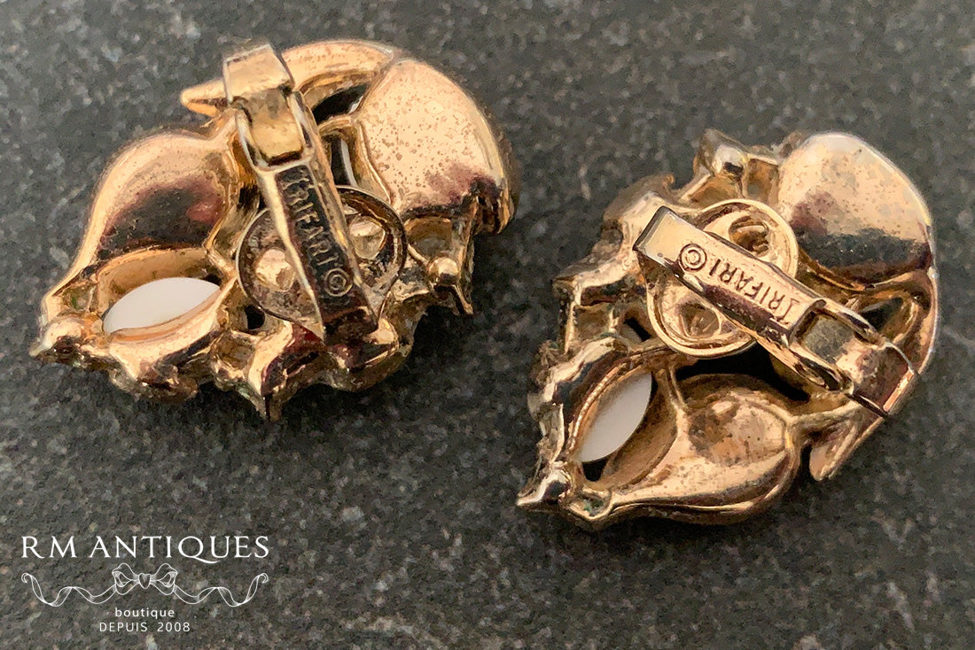 Trifari ホワイトカボションイヤリング トリファリ ヴィンテージジュエリー