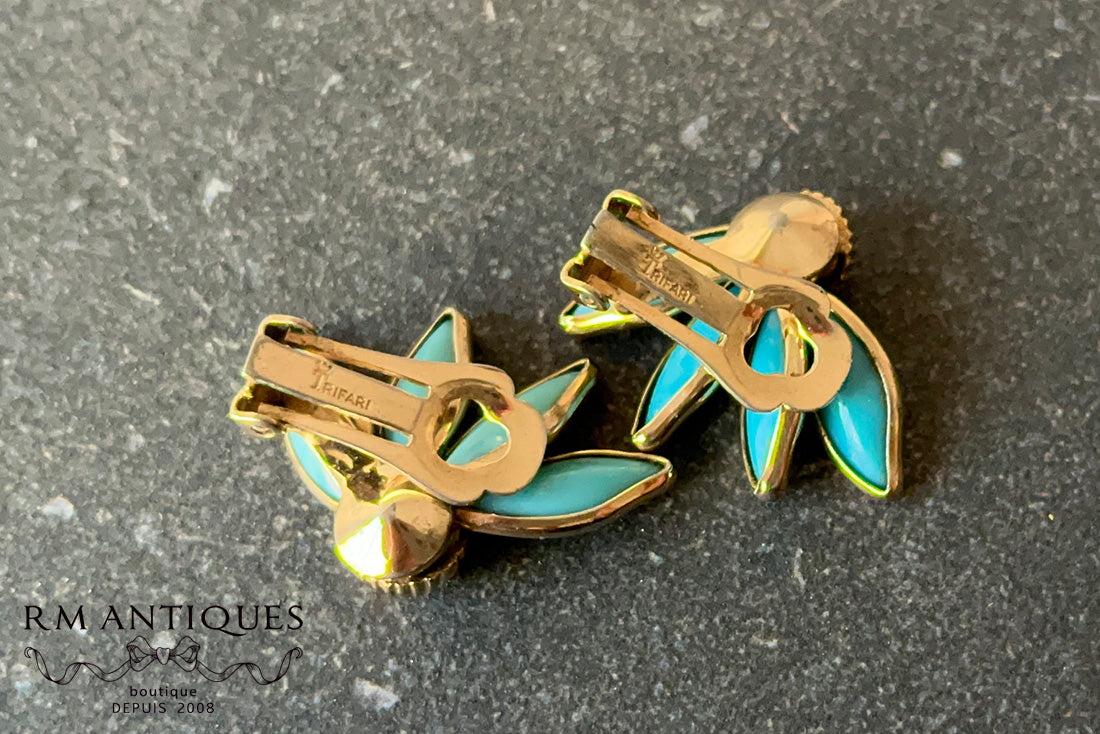 トリファリ PetalTime ミルクガラスイヤリング デイジー アルフレッド・フィリップ ターコイズ