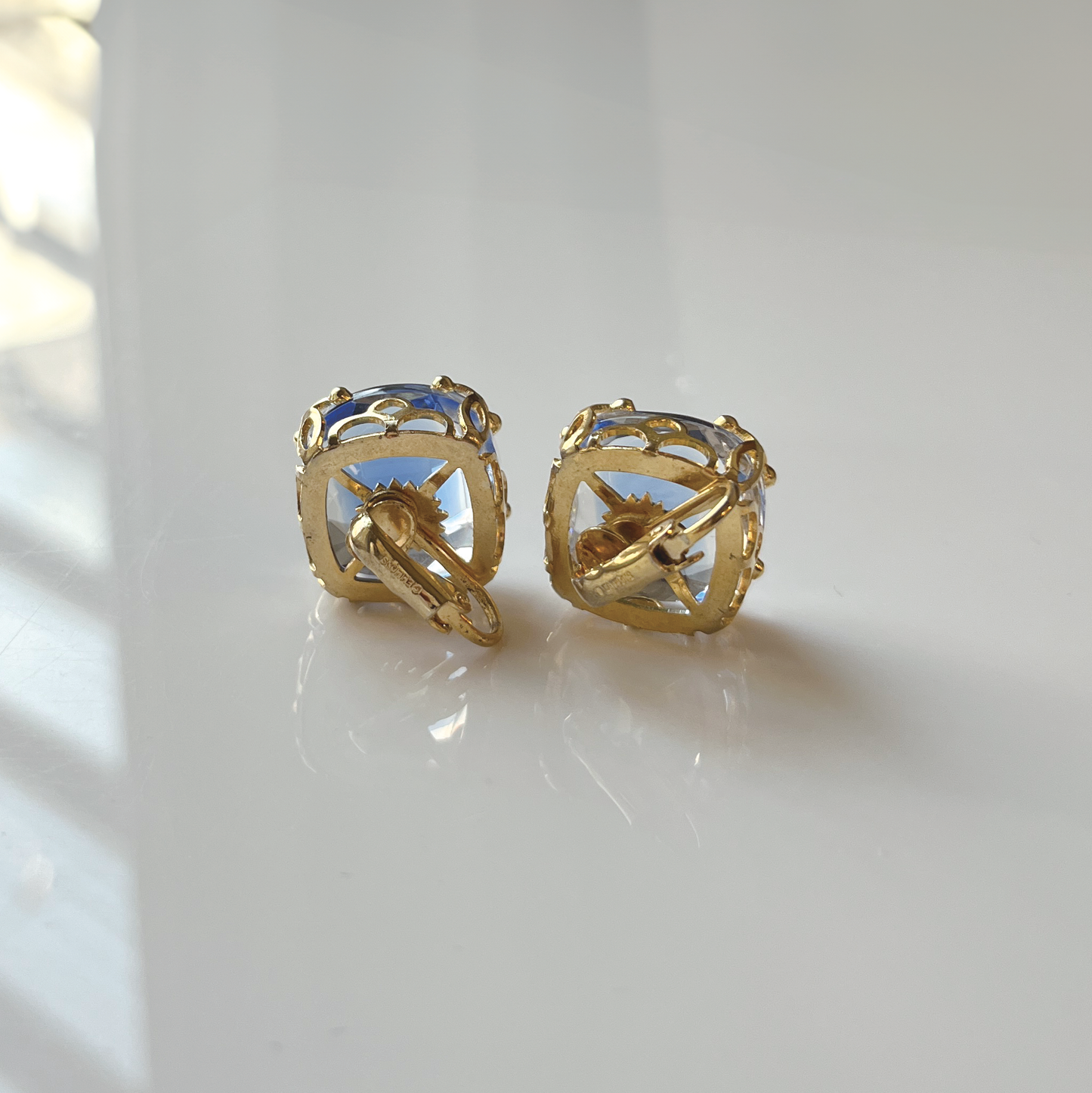 VJ-9052 Emmons "Blue Ice" Earrings – Classic Crown Setting Design