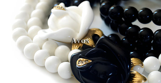 Avon（エイボン）ジュエリーの魅力｜ヴィンテージアクセサリーの歴史とデザイン