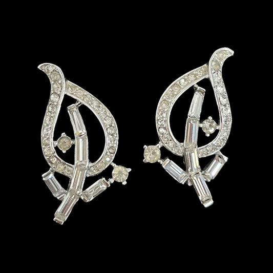 VJ-3599 Trifari Rhinestone leaf earrings Trifari