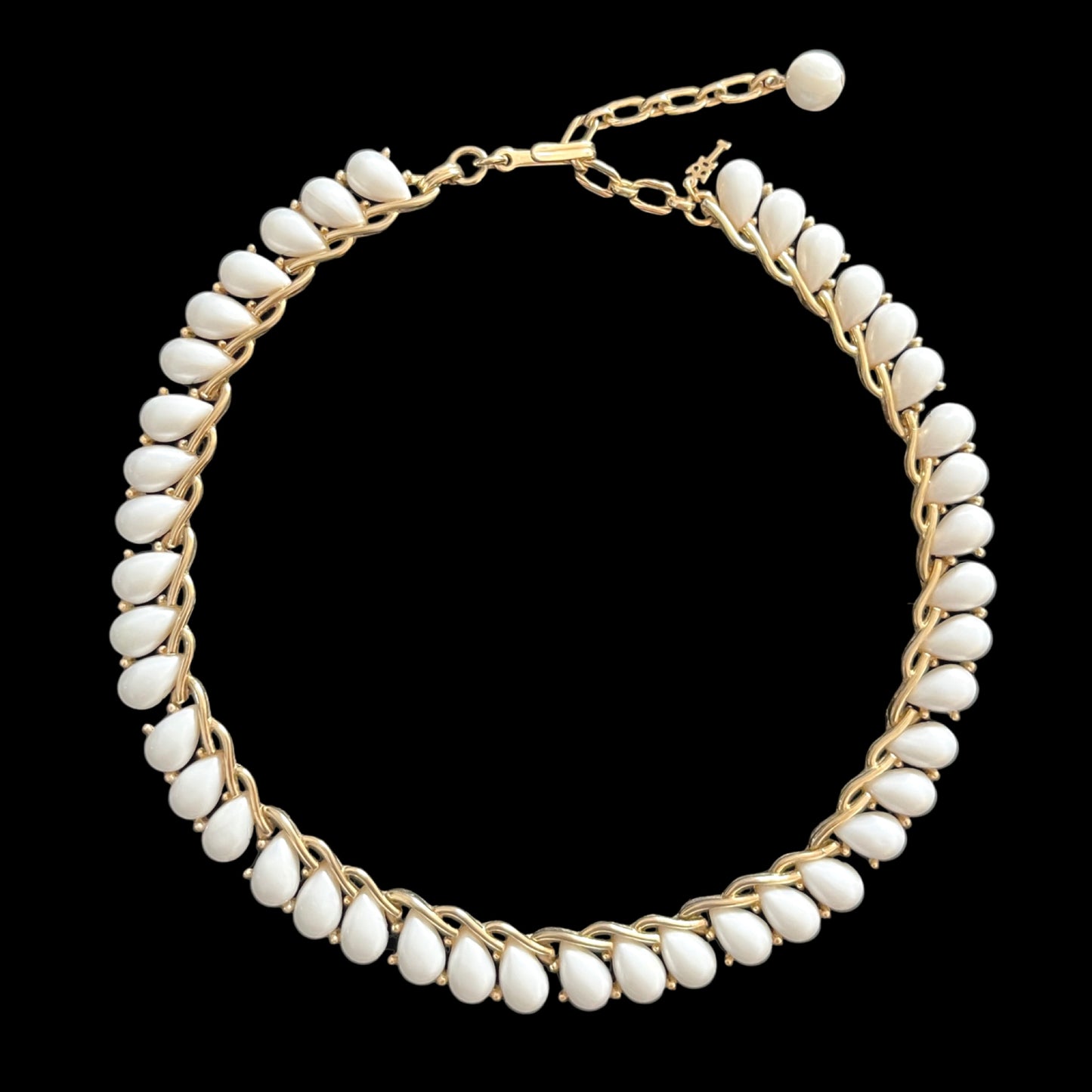 VJ-9034 Crown Trifari Pearl Cabochon Necklace Trifari