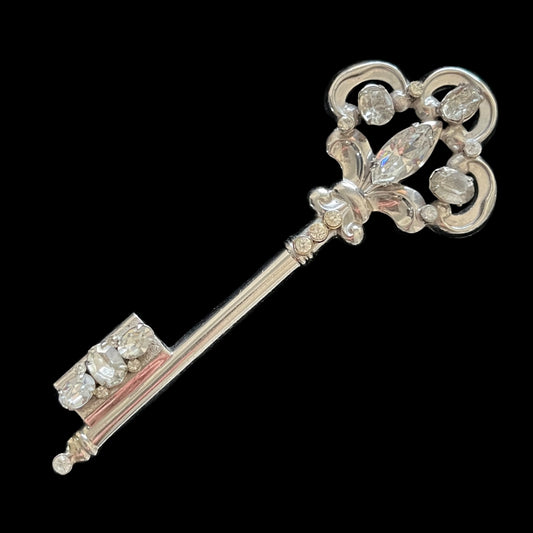 VJ-9049 Pegasus Coro Silver key motif brooch