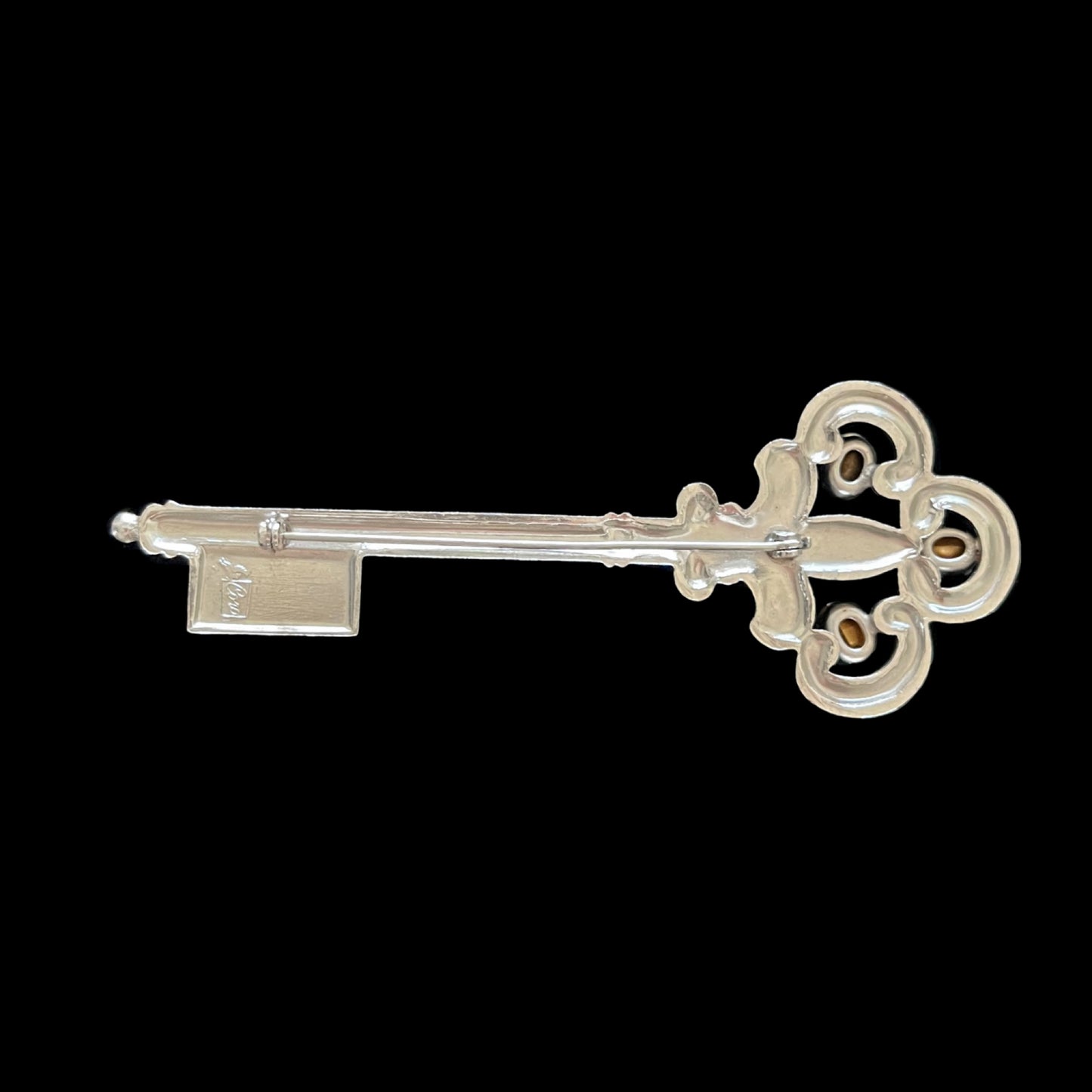 VJ-9049 Pegasus Coro Silver key motif brooch
