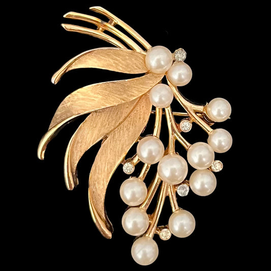 VJ-1679 TRIFARI Pearl bouquet brooch TRIFARI