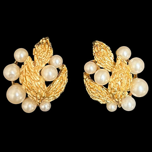 VJ-2195 Crown Trifari Gold leaf and pearl earrings Trifari