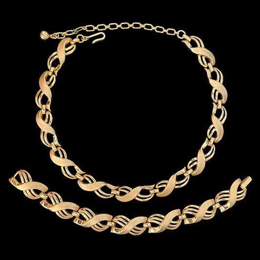VJ-3003 Trifari Gold link motif necklace bracelet demiparure Trifari