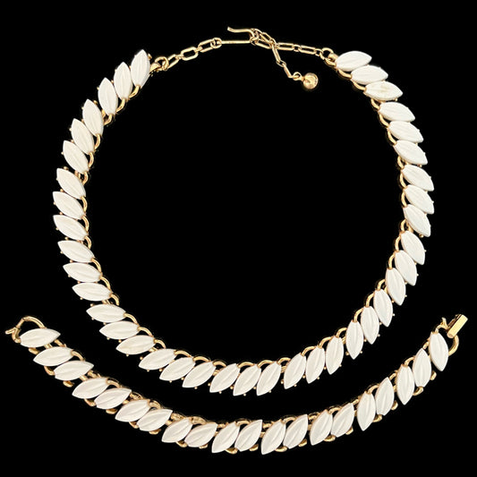 VJ-3004 Trifari White Lucite Leaf Jewelry Parure Trifari