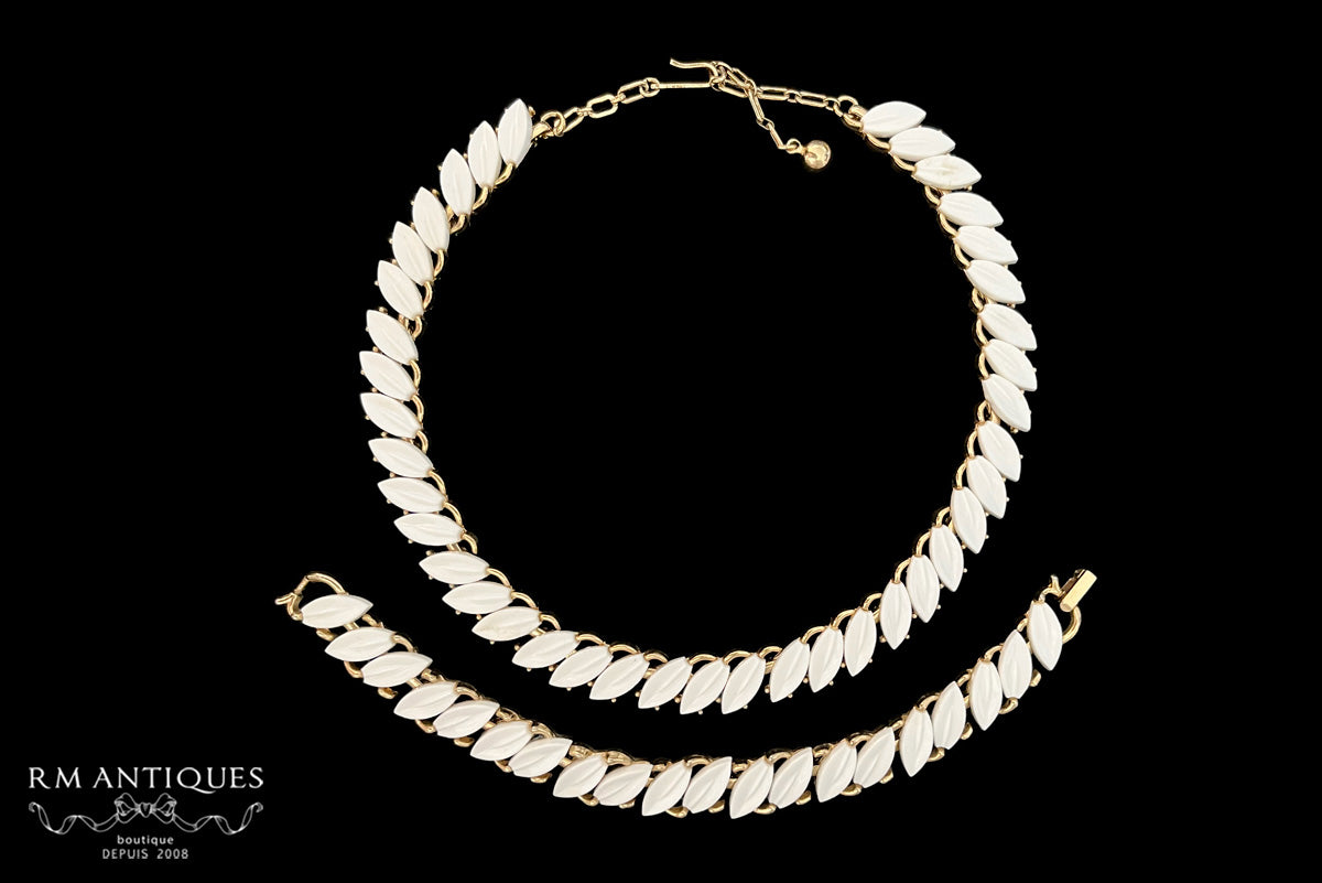 VJ-3004 Trifari White Lucite Leaf Jewelry Parure Trifari