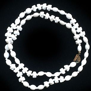 VJ-3414 Miriam Haskell Milk glass long necklace Miriam Haskell