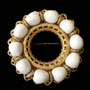 VJ-3430 Miriam Haskell Baroque milk glass eternity brooch Miriam Haskell