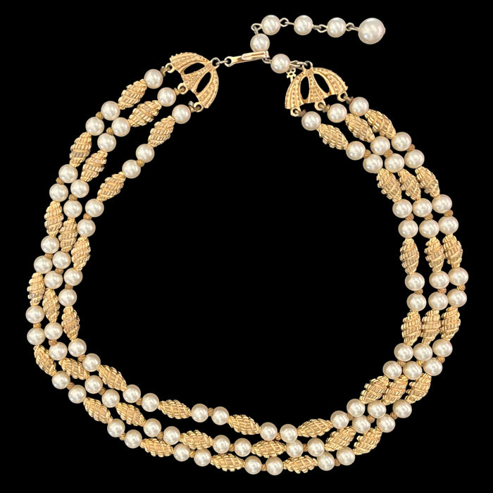 VJ-3929 Trifari Triple pearl necklace Trifari