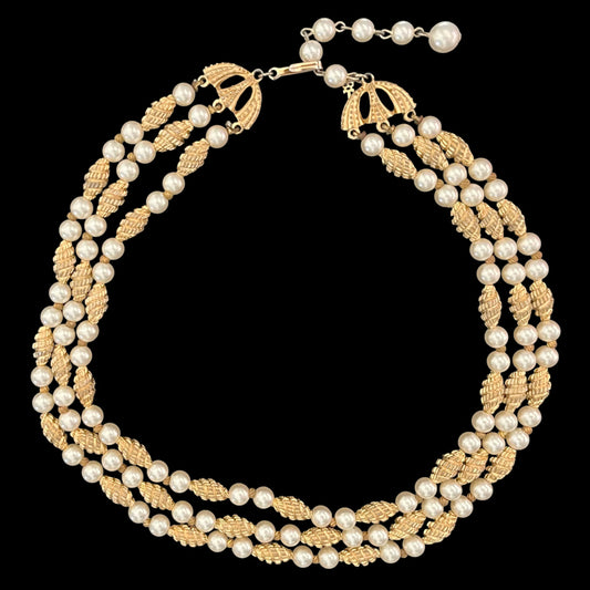 VJ-3929 Trifari Triple pearl necklace Trifari
