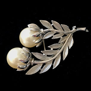 Trifari Large pearl brooch Trifari