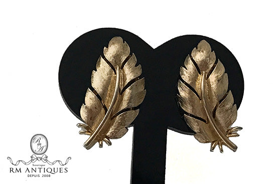 VJ-5274 Crown Trifari Feather leaf earrings Trifari