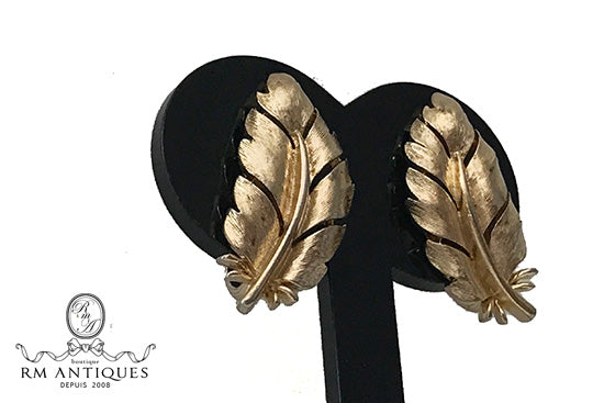 VJ-5274 Crown Trifari Feather leaf earrings Trifari