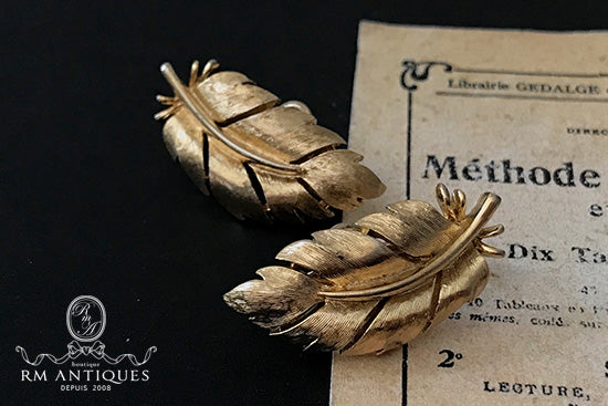 VJ-5274 Crown Trifari Feather leaf earrings Trifari