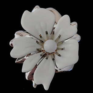 Sarah Coventry 'New Summer Magic' 1970 Enamel white flower brooch Sarah Coventry