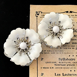 Sarah Coventry "Summer Magic" 1964 White flower earrings