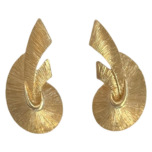 VJ-5702 Monet gold motif earrings