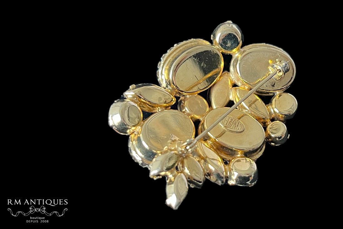 VJ-6352 Regency pearl cabochon brooch