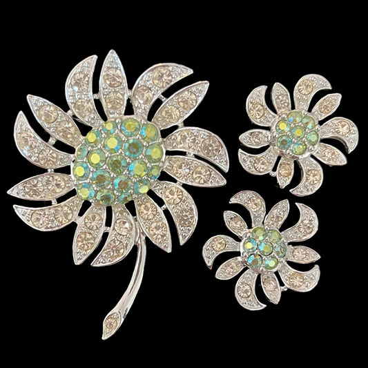 VJ-6371 Sarah Coventry Aurora Peridot Glass Brooch and Earrings Demiparure Moutain Flower 1968
