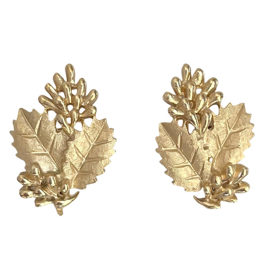 VJ-6516 Trifari Gold Motif Earrings Trifari