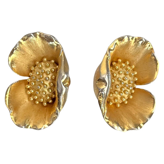 VJ-6779 Trifari Gold flower motif earrings Trifari