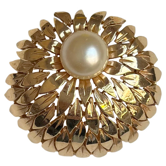 VJ-6796 Trifari Large pearl brooch Trifari