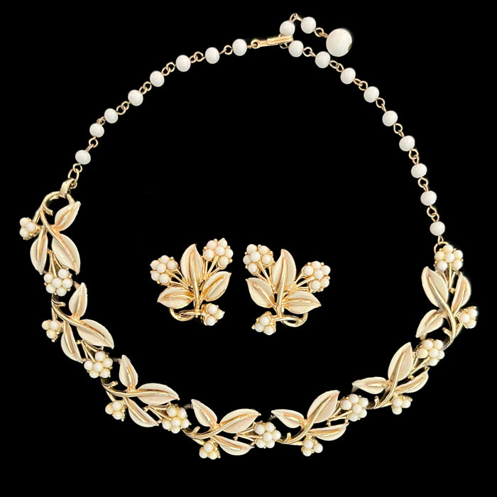 VJ-6957 Pegasus Coro White Flower &amp; Leaf Necklace and Earrings Coro