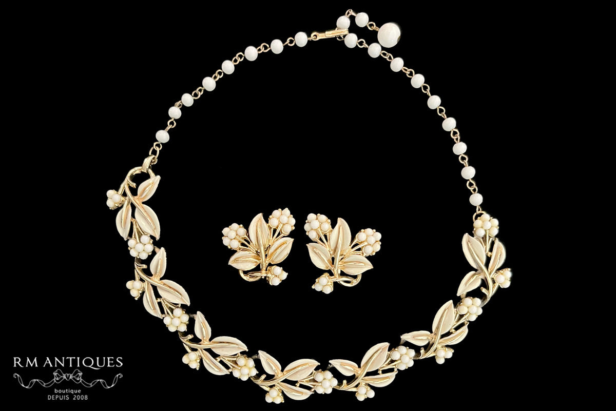 VJ-6957 Pegasus Coro White Flower &amp; Leaf Necklace and Earrings Coro