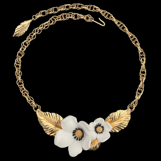 VJ-7596 Avon Louis Feraud "Blossoms of Spring" 1984 White flower necklace