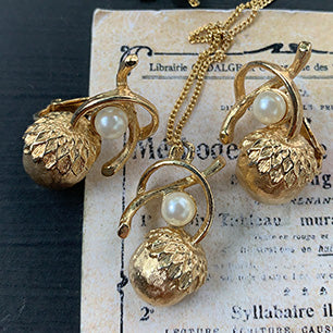 Sarah Coventrey "ACORN TREASURES" 1964 Acorn motif necklace and earrings Sarah Coventrey