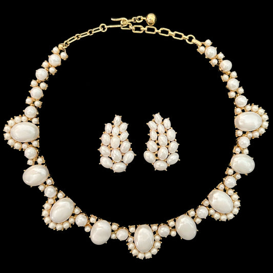 VJ-7950 Trifari Pearl cabochon necklace and earrings Parure Trifari
