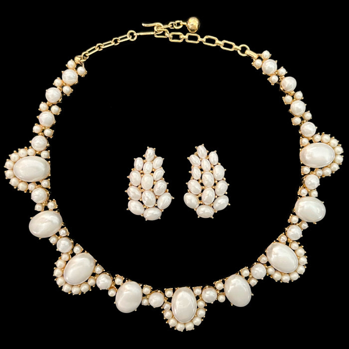 VJ-7950 Trifari Pearl cabochon necklace and earrings Parure Trifari