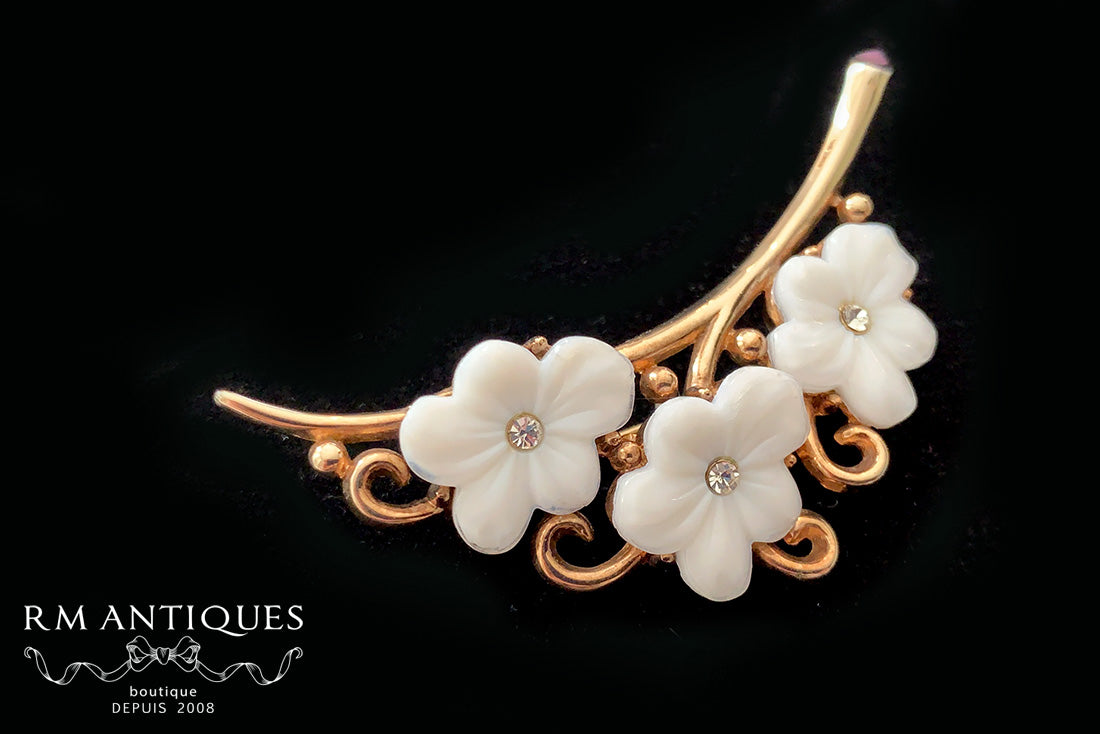 VJ-7997 Crown Trifari A Philippe pat pend 1951 Milk Glass Brooch Trifari