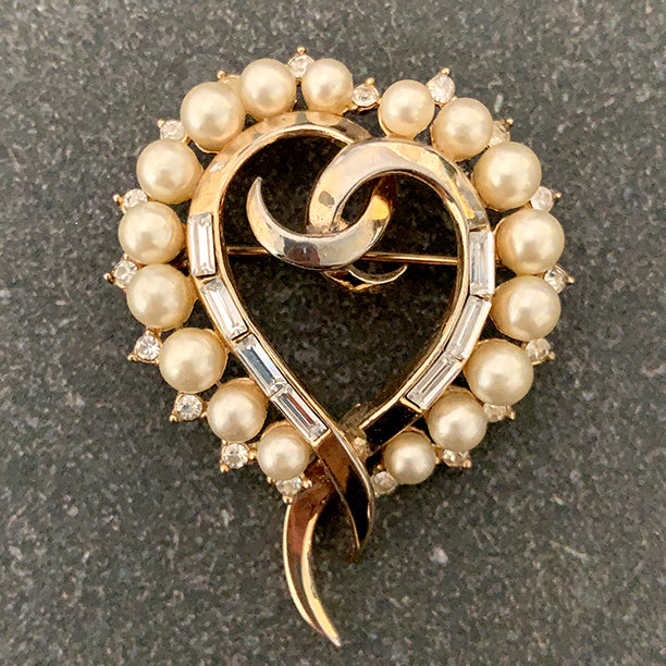 VJ-8497 Crown Trifari A Philippe pat pend 1953 Heart pearl brooch Trifari