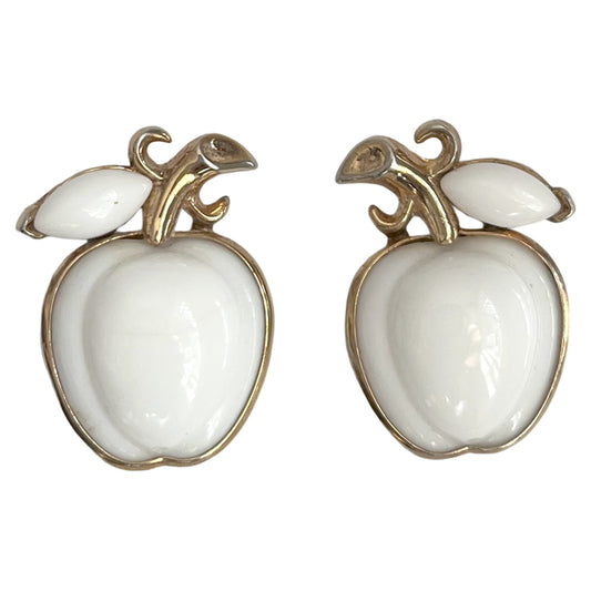 VJ-8558 Trifari patpend Apple motif milk glass earrings Trifari