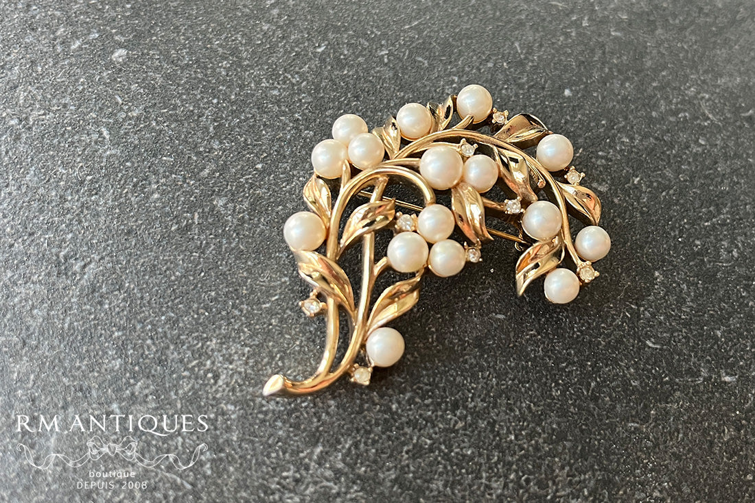 VJ-8730 Trifari Pearl Brooch Trifari