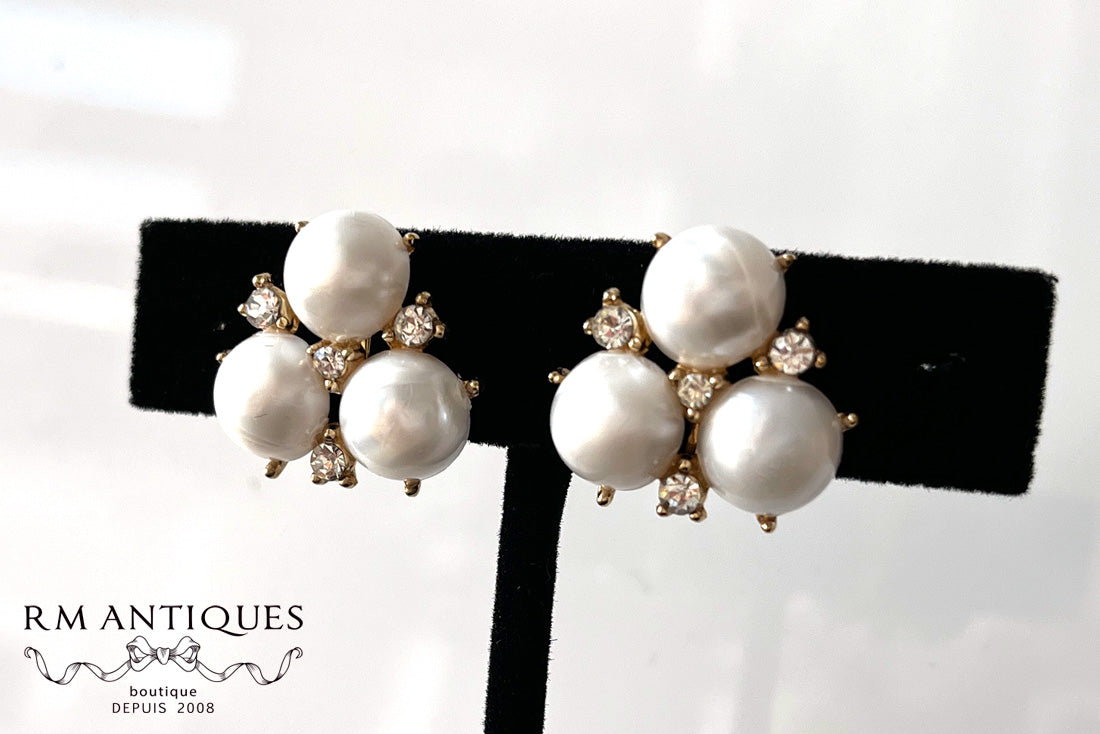 VJ-8736 Trifari White pearl cabochon earrings Trifari