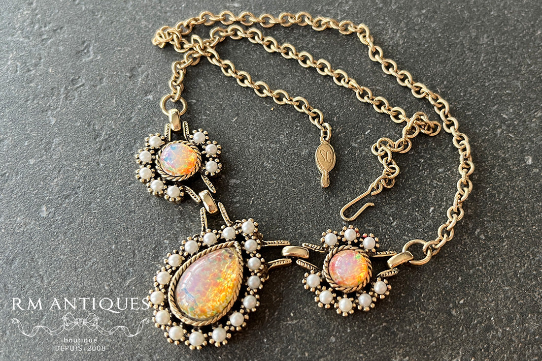 VJ-8742 Sarah Coventry "Empress" 1972 Fire opal style necklace