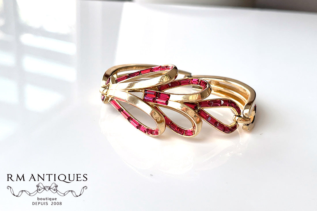 VJ-8749 Crown Trifari Gold Bangle Ruby Rhinestone Trifari