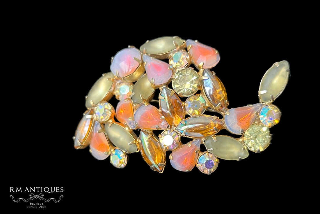 VJ-8791 Kramer rhinestone brooch