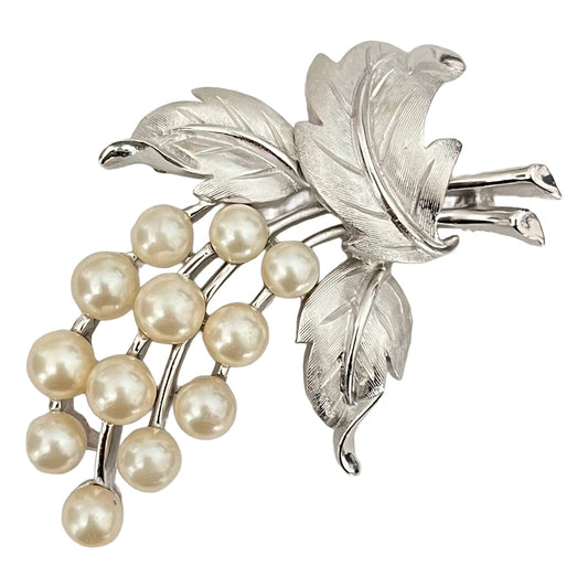 VJ-8805 Crown Trifari Pearl and leaf brooch Trifari