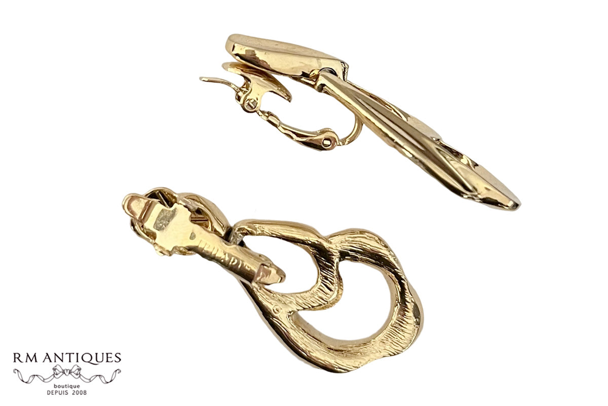 VJ-8817 Trifari Gold motif drop earrings Trifari